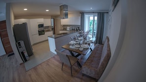 Apartment, 3 Bedrooms | In-room dining - 37 On Kikambala - Kileleshwa (Nairobi)