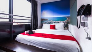 Executive Double Room | Desk, free WiFi - RedDoorz Plus @ Little India (Singapore)