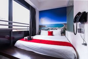 Executive Double Room | Desk, free WiFi - RedDoorz Plus @ Little India (Singapore)