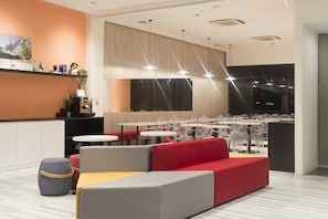 ラウンジ