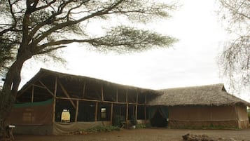 Se sirven desayunos, almuerzos y cenas; cocina local e internacional