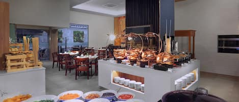 Petit déjeuner buffet (121000 IDR par personne)