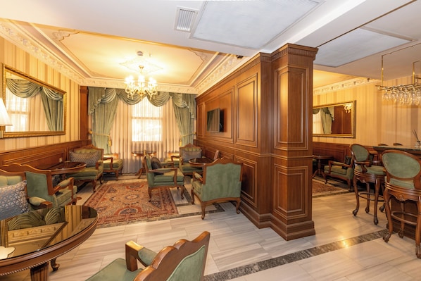 Lobby lounge