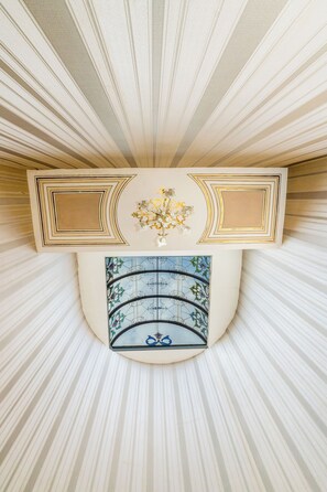 Building design - Meserret Palace Hotel (Istanbul)