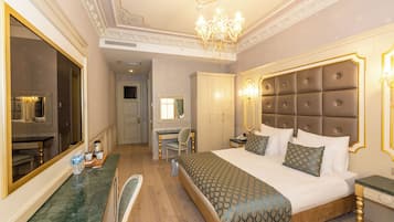 Deluxe Triple Room | 1 bedroom, Egyptian cotton sheets, premium bedding, down comforters