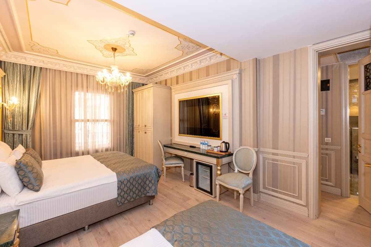 Deluxe Triple Room | 1 bedroom, Egyptian cotton sheets, premium bedding, down comforters