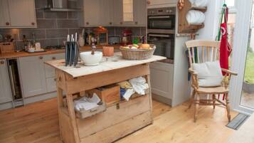 Rumah, 3 kamar tidur | Dapur pribadi | Lemari es besar, microwave, oven, dan ketel listrik