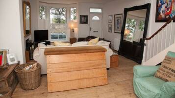 Rumah, 3 kamar tidur | Ruang keluarga | TV layar datar