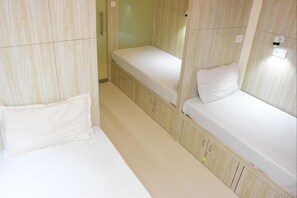Shared Dormitory, Men only | Free WiFi - BKC Corporate Hostel (Mumbai)