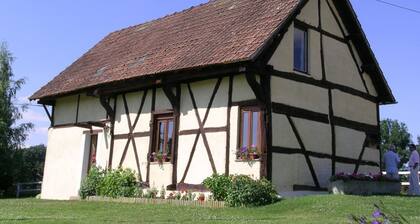 Charming Cottage with Shared Heated Pool, Near Le Pal Park, Sleeps 7