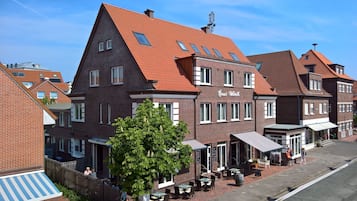 Vista frontal de la propiedad