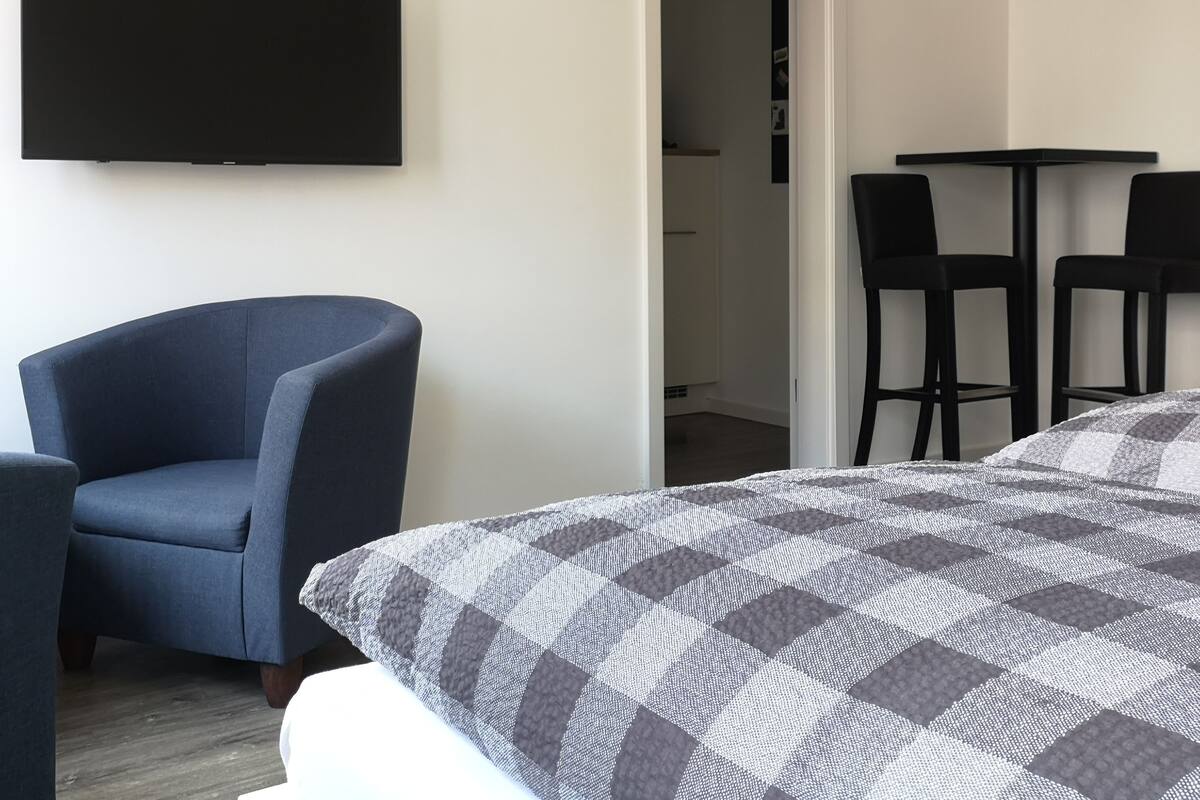 Chambre Standard double | Rideaux d’obscurcissement, accès au Wi-Fi (inclus), literie fournie