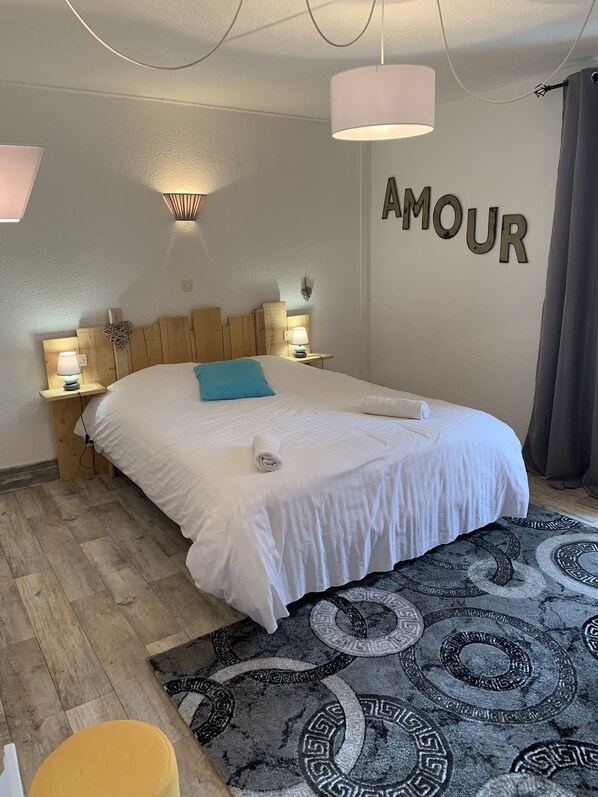 Classic House | 2 bedrooms, premium bedding, blackout drapes, soundproofing