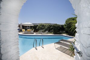 Piscine extérieure en saison