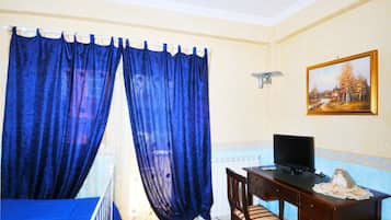 Free cribs/infant beds, free WiFi