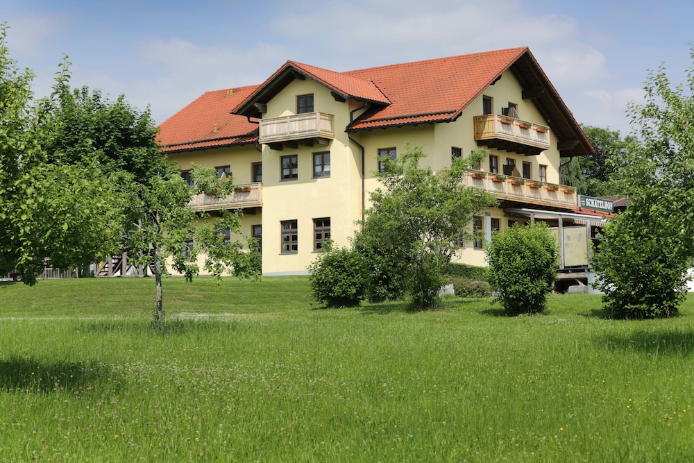 Schätzlhof image