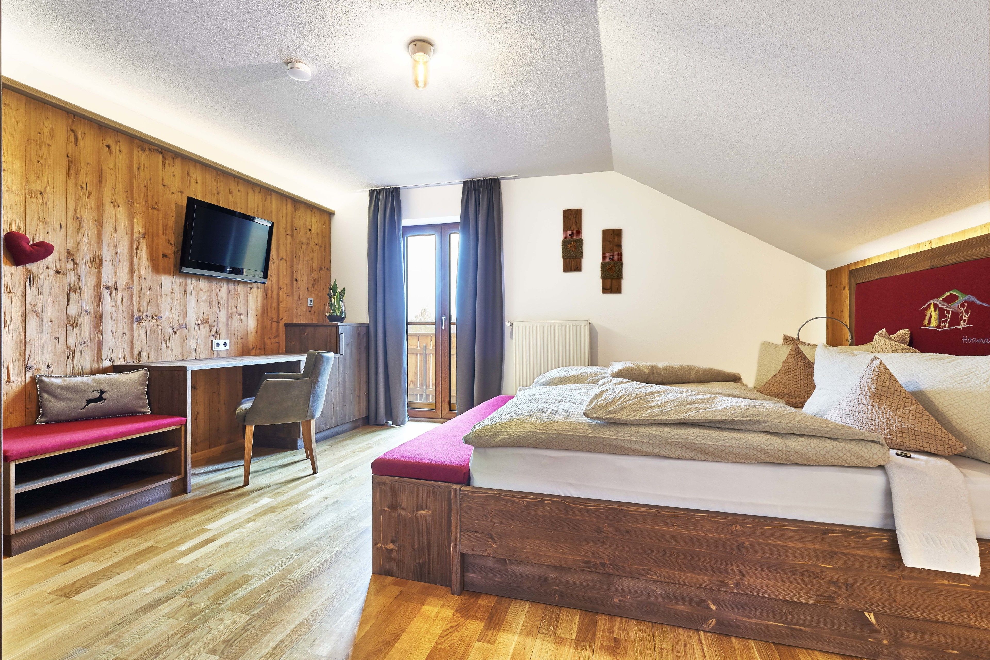 Minibar, in-room safe, free WiFi, bed sheets