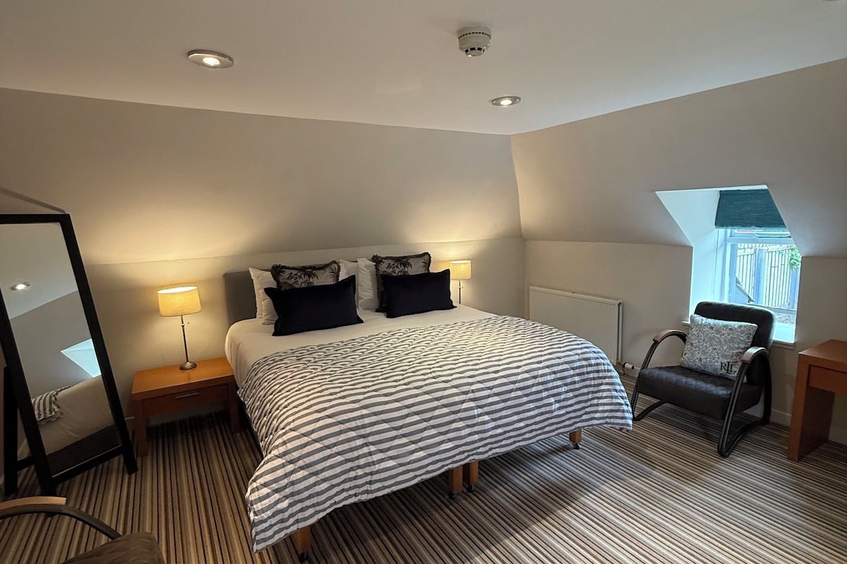 Double Room (12) | Egyptian cotton sheets, premium bedding, desk, blackout drapes