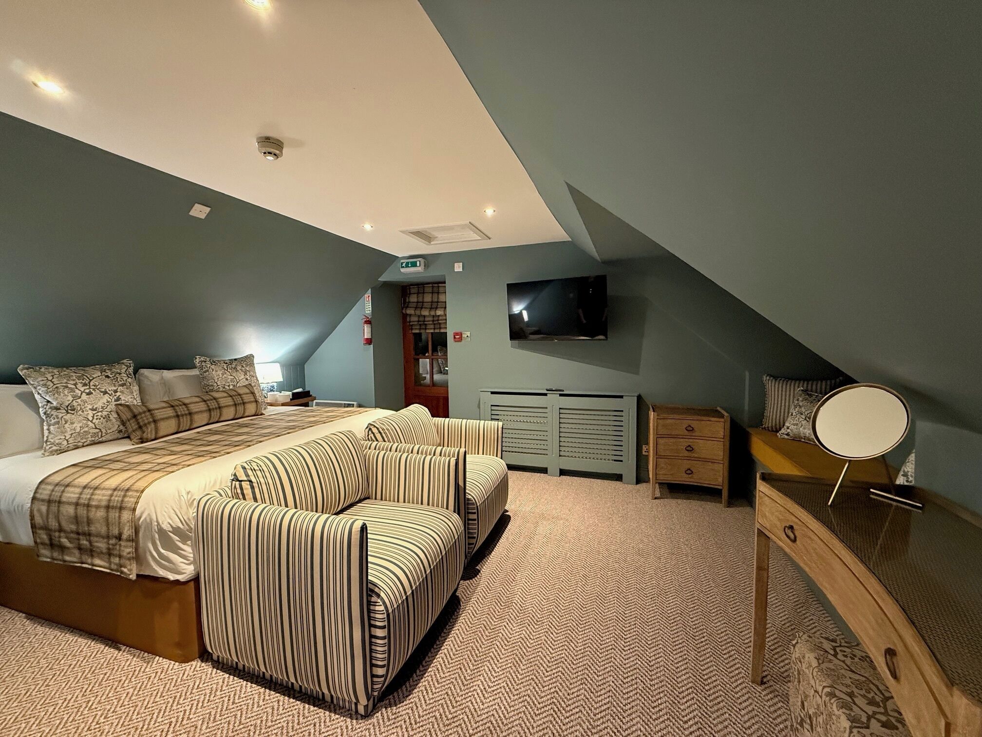 Double Room (14) | Egyptian cotton sheets, premium bedding, individually decorated