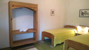 Double room with 2 single beds | Minibar, free WiFi, wheelchair access