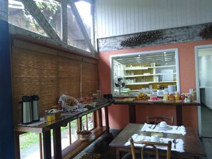Free daily cooked-to-order breakfast - Pousada Das Maritacas (Ilhabela)