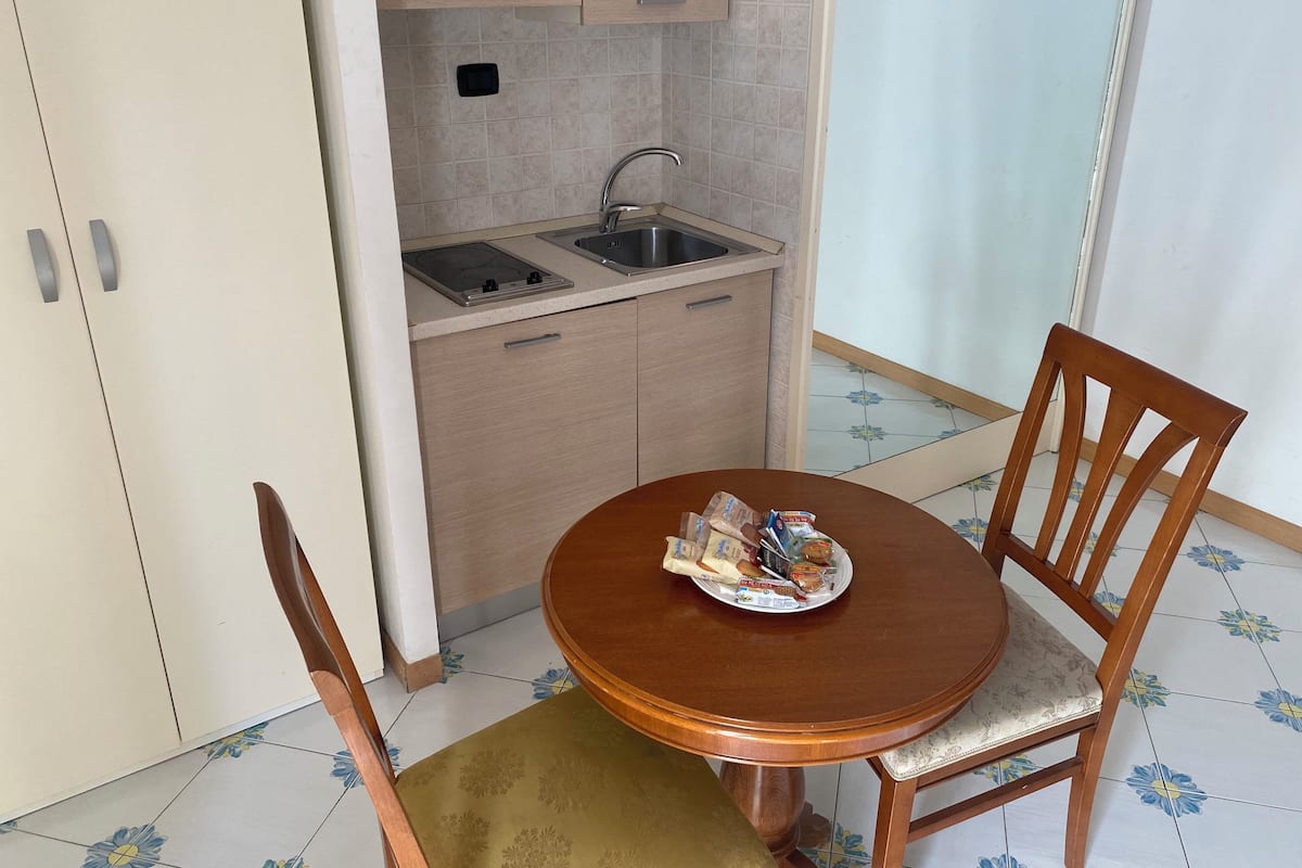 Minibar, wifi gratis, ropa de cama