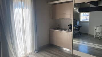 Dusche, kostenlose Toilettenartikel, Haartrockner, Handtücher