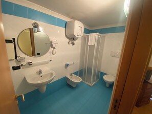 複式房屋 | 浴室 | 淋浴設備、免費盥洗用品、吹風機、毛巾