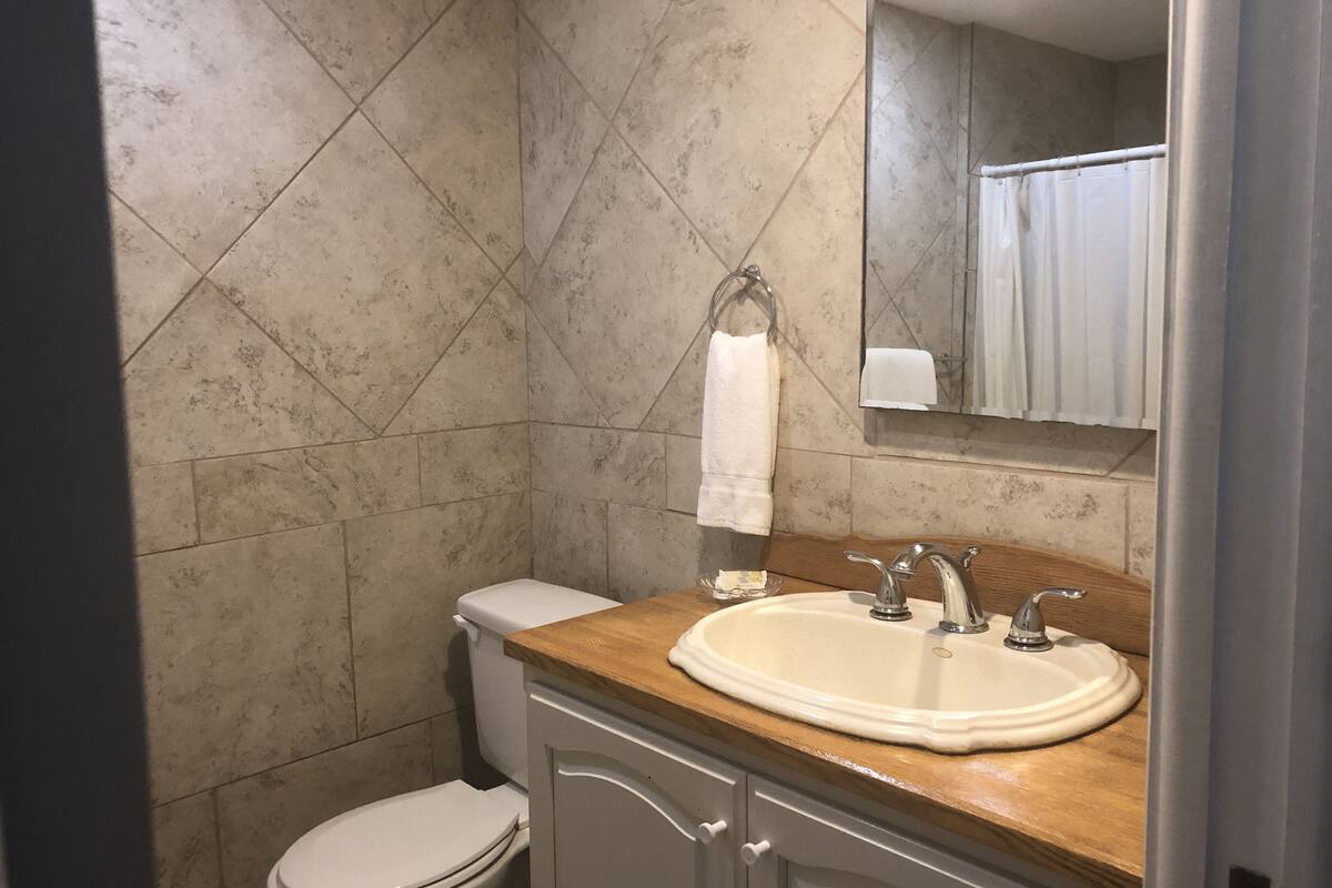 standard single room | bathroom sink