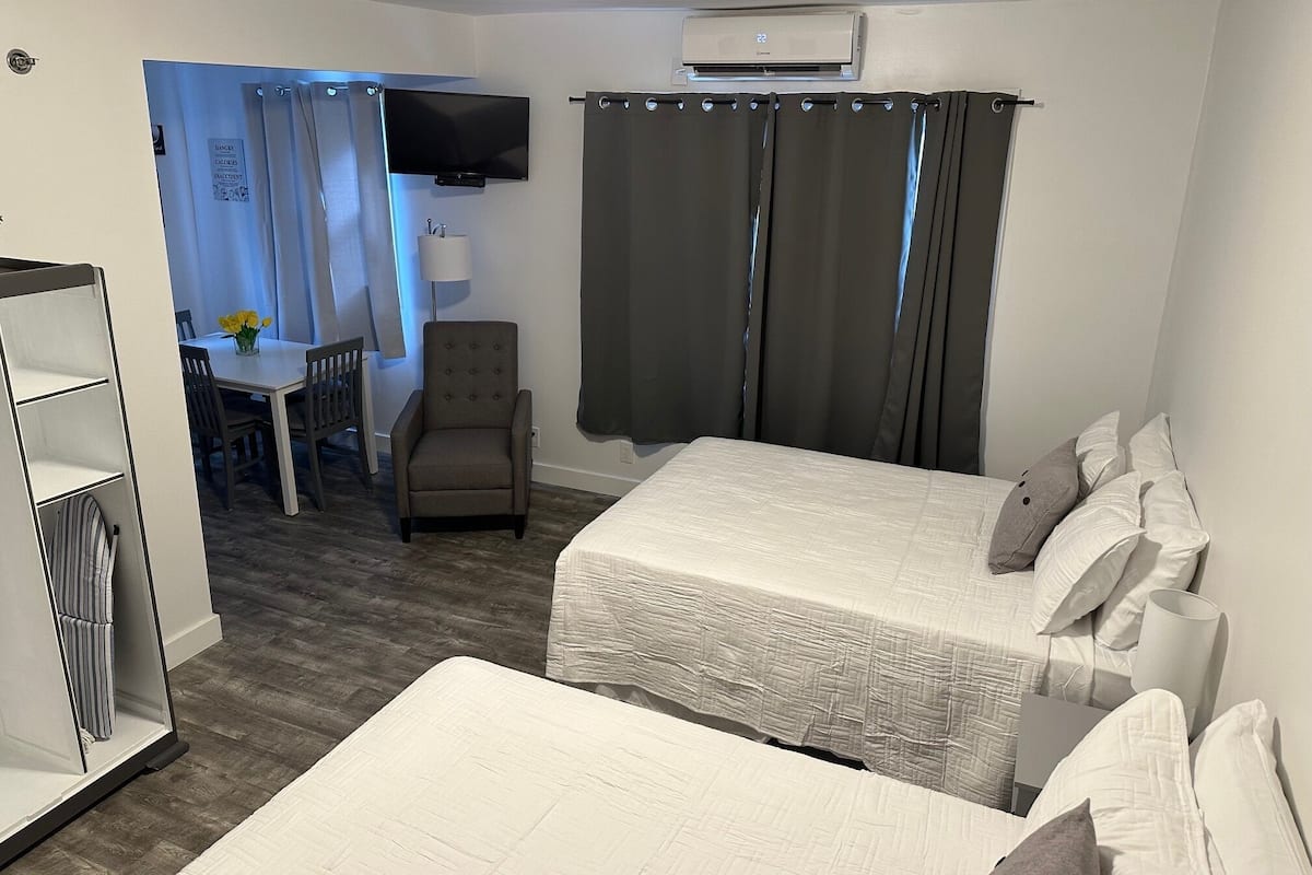 Kahden hengen superior-huone, tupakointi kielletty, keittotila | Silitysrauta/-lauta, ilmainen Wi-Fi, vuodevaatteet