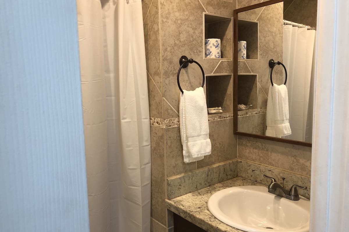 standard single room | bathroom sink