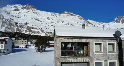 apartamento de buen gusto y lujo en el corazón de la tranquila Maloja
