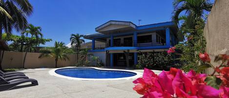 Piscina externa, piscina aquecida