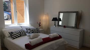 Business Apartment, 2 Bedrooms, Non Smoking | Free WiFi, bed sheets