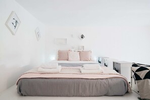 Comfort Studio Suite | Dihias secara berasingan, dilengkapkan perabot secara berasingan, meja 