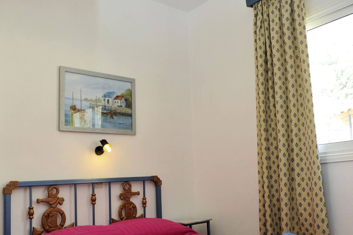 Apartment, 2 Bedrooms | Hypo-allergenic bedding available, in-room safe, soundproofing