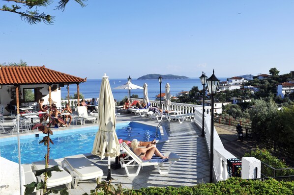Seasonal outdoor pool - Fengeros Village (Skiathos)