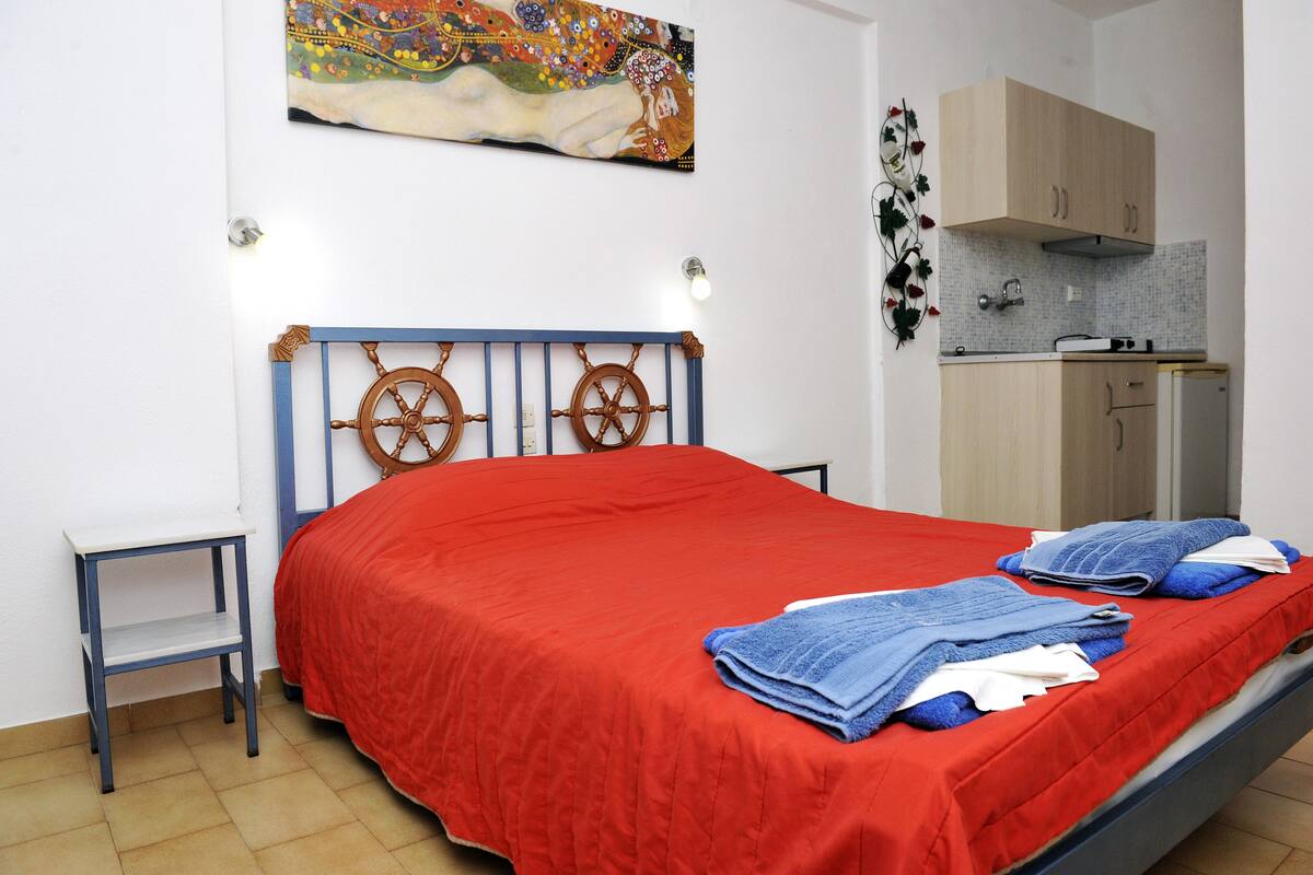 Studio Ground Floor , Partial Sea View (2 adults) | Hypo-allergenic bedding available, in-room safe, soundproofing