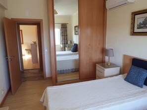 5 chambres, fer et planche à repasser, Wi-Fi, draps fournis
