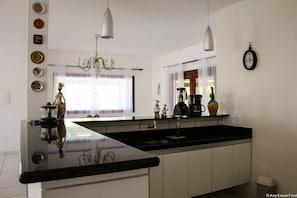 Superior House | Private kitchen | Fridge, microwave, stovetop, cookware/dishes/utensils