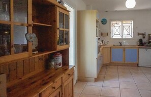 Réfrigérateur, micro-ondes, plaque de cuisson, lave-vaisselle