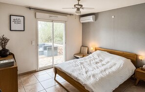 4 bedrooms, travel cot, free WiFi
