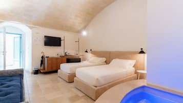 Suite monolocale Junior, piscina privata | Biancheria in cotone egiziano, biancheria da letto di alta qualità