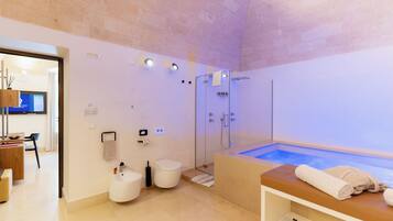 Suite monolocale Junior, piscina privata | Biancheria in cotone egiziano, biancheria da letto di alta qualità