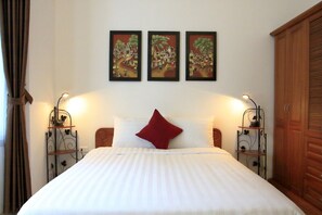 4 bedrooms, iron/ironing board, WiFi, bed sheets
