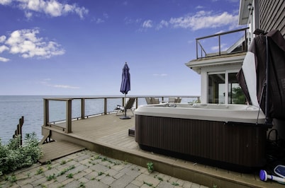 Amazing View On Spacious Lake Home. Open floor plan and deck for perfect parties