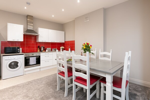 Apartment, Private Bathroom (KVM - Regency Apartment) | Restaurant