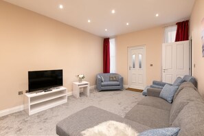 Apartment, Private Bathroom (KVM - Regency Apartment) | Lounge - KVM - Regency Apartment (Peterborough)