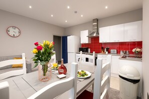 Apartment, Private Bathroom (KVM - Regency Apartment) | Restaurant - KVM - Regency Apartment (Peterborough)