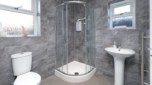 Apartment, Private Bathroom (KVM - Regency Apartment) | Bathroom - KVM - Regency Apartment (Peterborough)